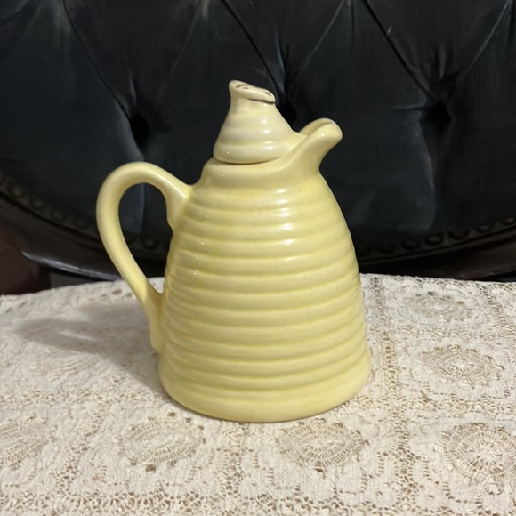 Vintage Lidded Beehive Creamer / Mini Pitcher - Picture 2 of 8